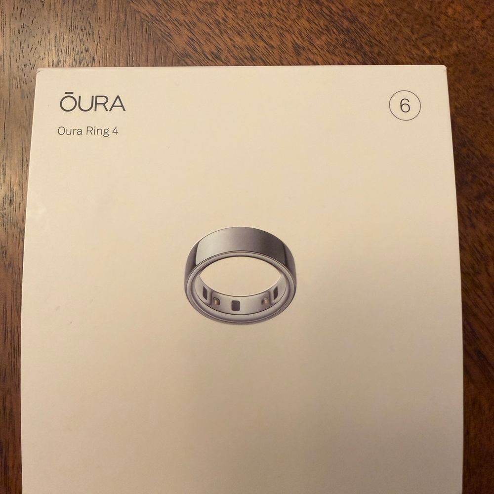 Oura Ring 4 in Silver Finish Size 6